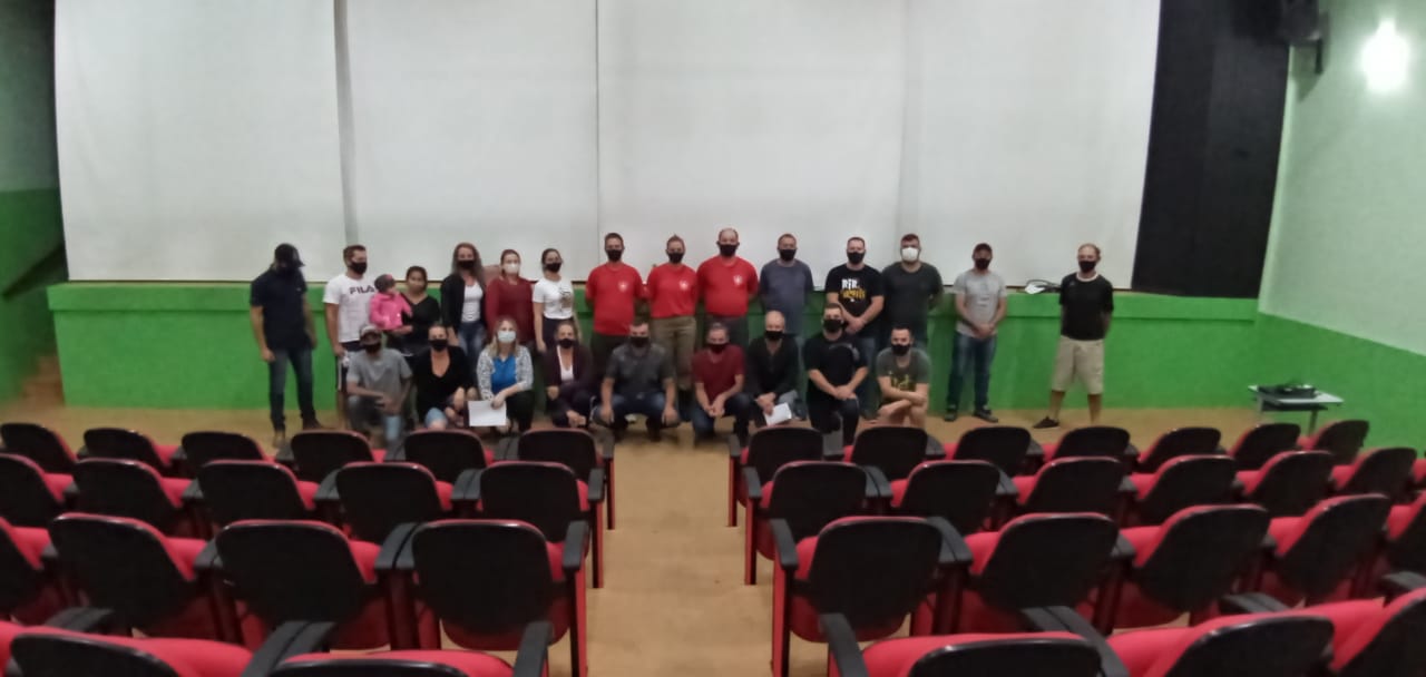 Ir para  <p><big>Na &uacute;ltima quinta-feira (22/04), reuniram-se no Anfiteatro Municipal de Viadutos, pessoas com interesse em colaborar com a funda&ccedil;&atilde;o dos Bombeiros Volunt&aacute;rios do munic&iacute;pio...